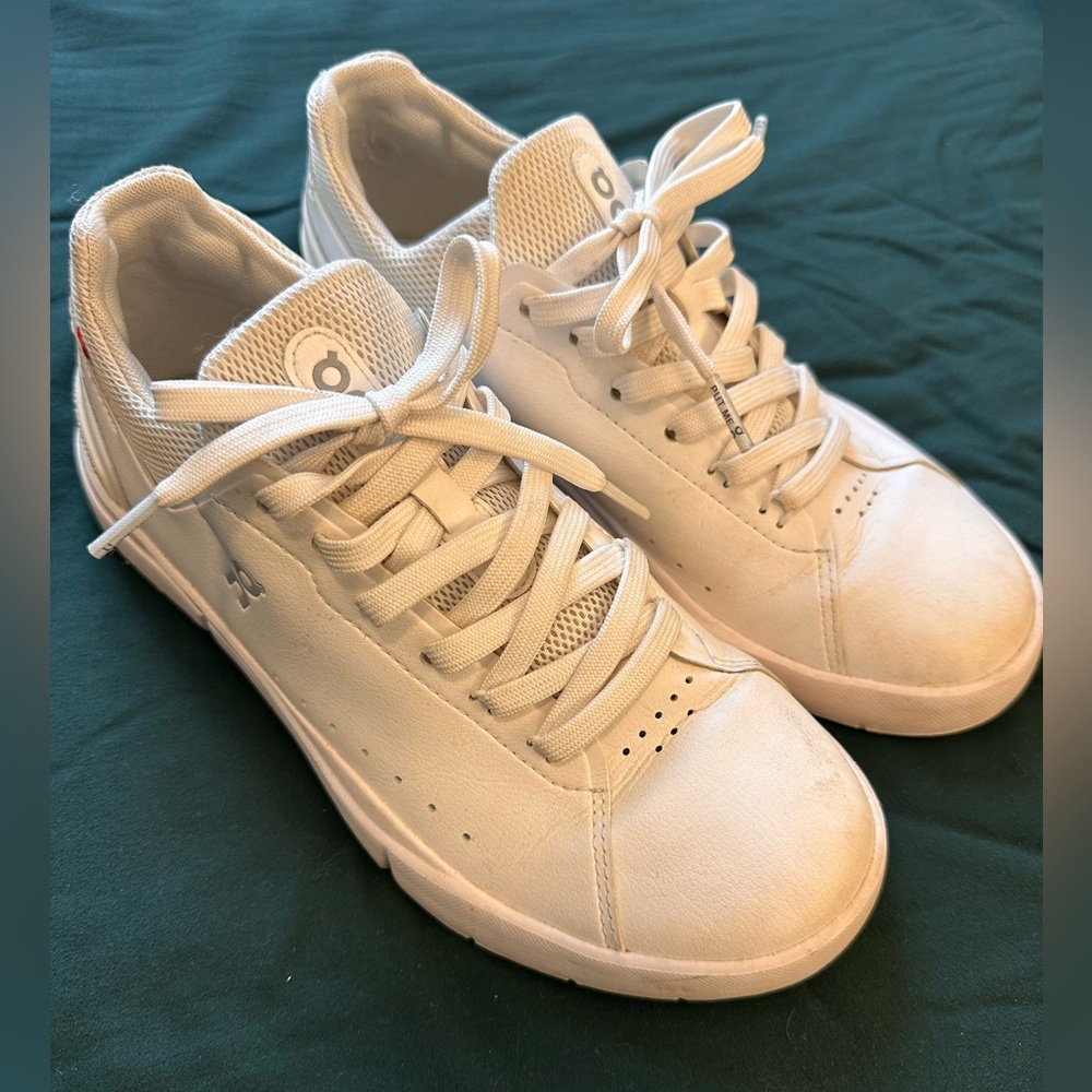 ON Running The Roger Advantage Leather Sneaker